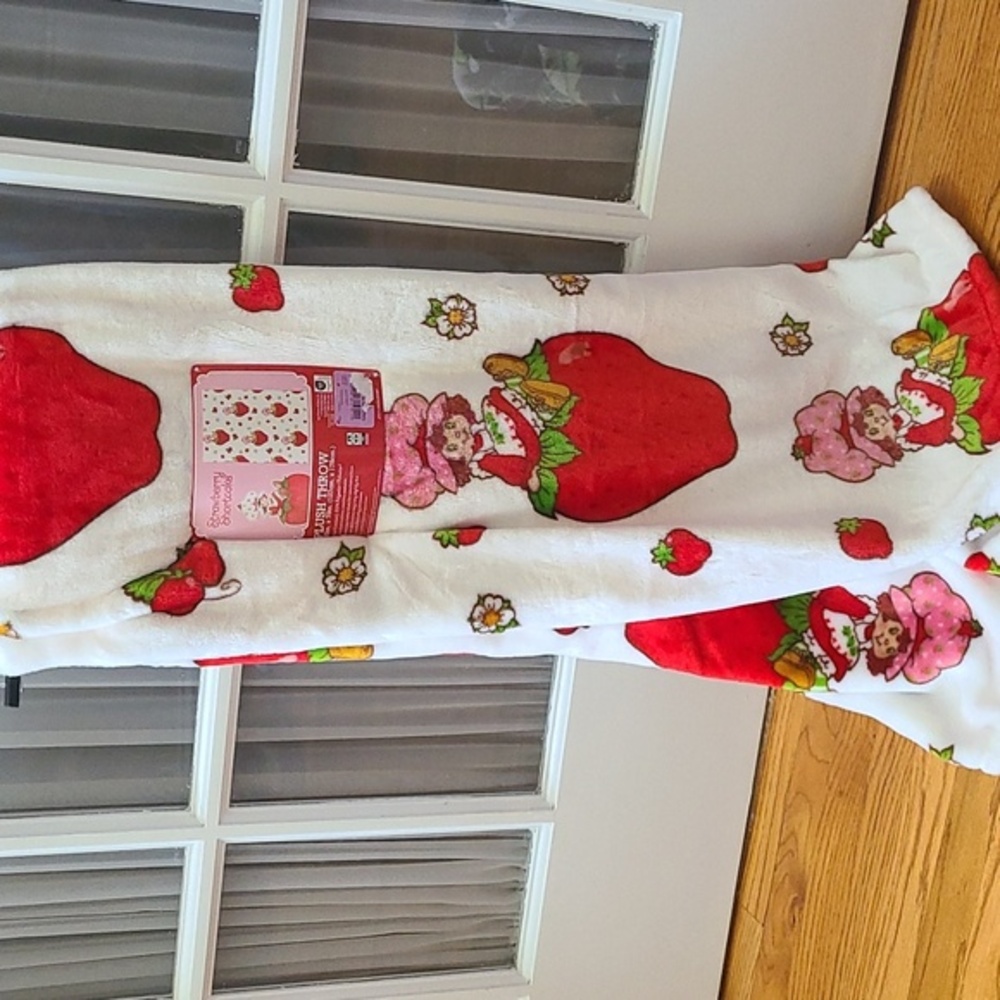 Strawberry Shortcake Plush Blanket 🍓